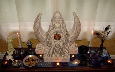 Exploring Witchcraft Traditions: Incorporating Folk Magic in your Altar Cabinet
